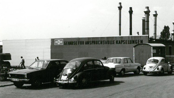 Parkplatz von Rose Systemtechnik in den Siebzigern